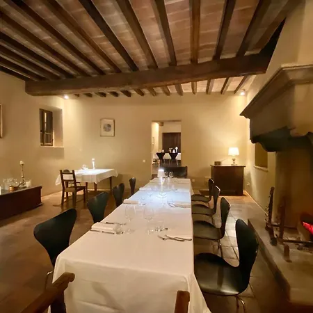مزرعة للإقامة Castello Di
